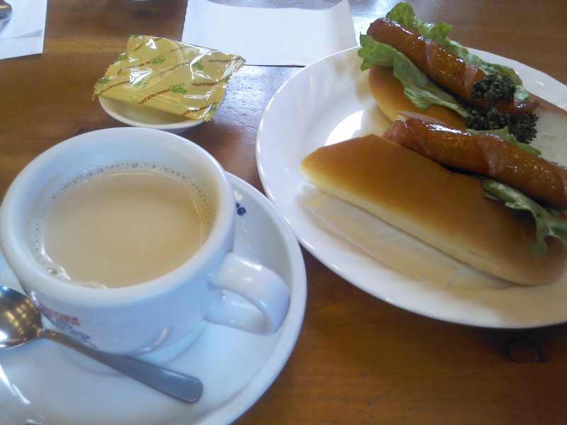 名古屋の喫茶店 “コメダ珈琲店”でチリドッグを食べてみる