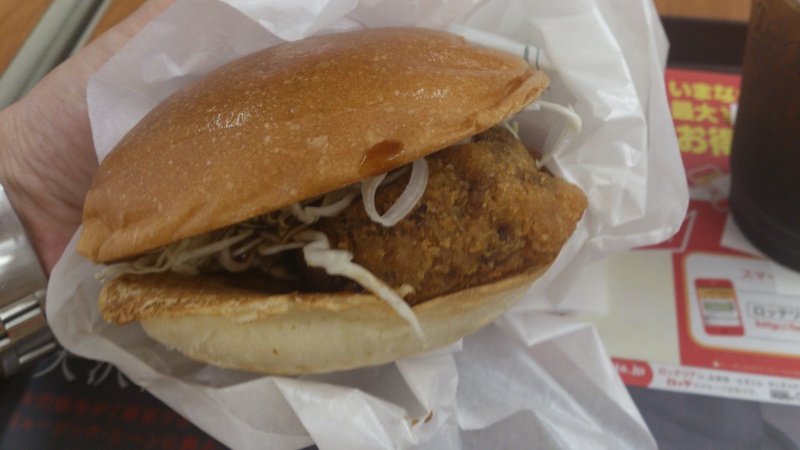 三木SAのロッテリアで黒田庄和牛メンチカツバーガーを食べてみる