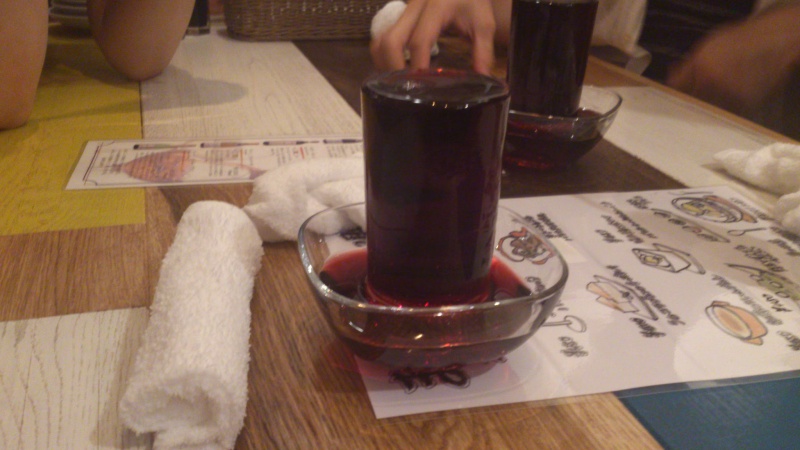 路地裏バル まつ田屋でガブ飲みこぼしワインを飲んでみる