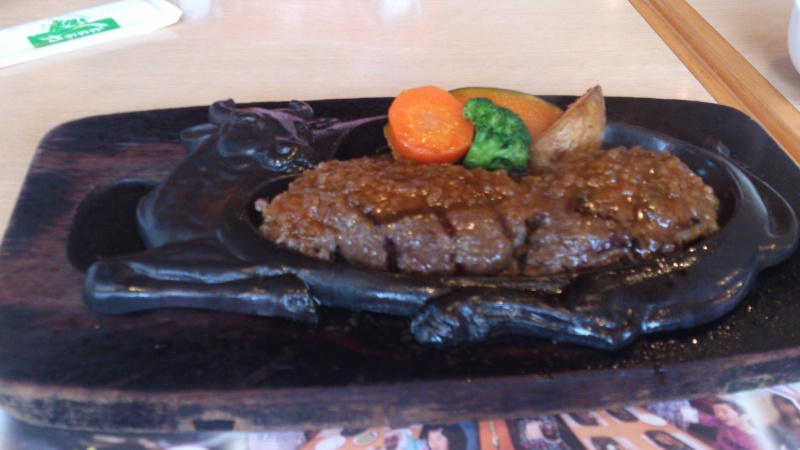 炭焼きレストランさわやかで”げんこつハンバーグ”を食べてみる
