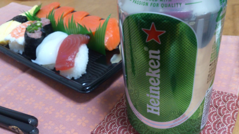 Heinekenでチビチビ飲みながら寿司を食べてみる