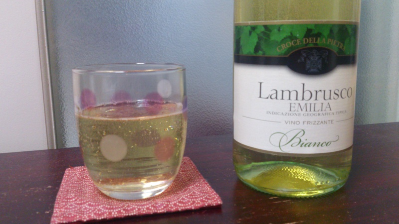 スパークリングワイン “Lambrusco EMILIA”を飲んでみる