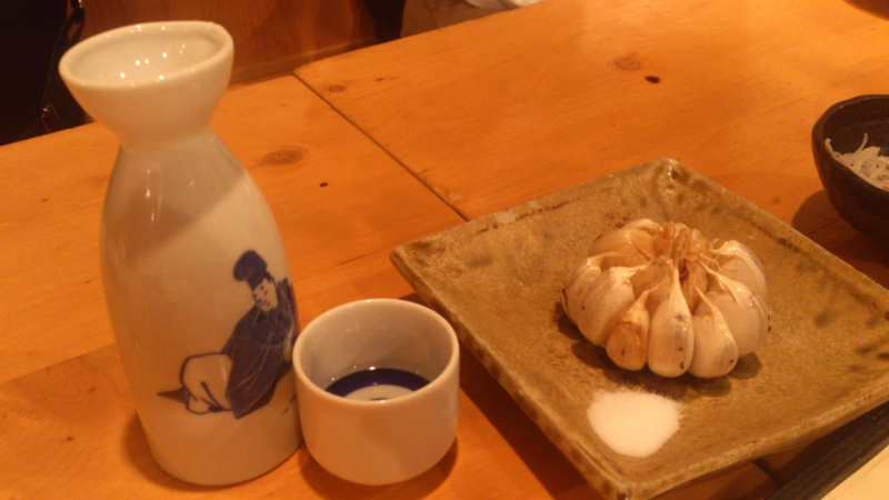 名古屋の居酒屋 とらやはなれ で日本酒とニンニクでチビチビやってみる
