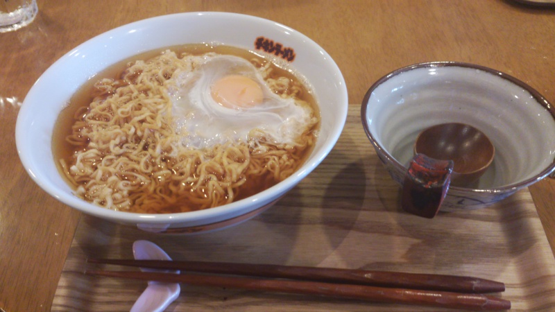 愛知県のカフェ まちのちいさなパフェ屋さんでチキンラーメンを食べてみる