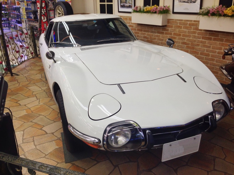 TOYOTA 2000GTを眺めてみる