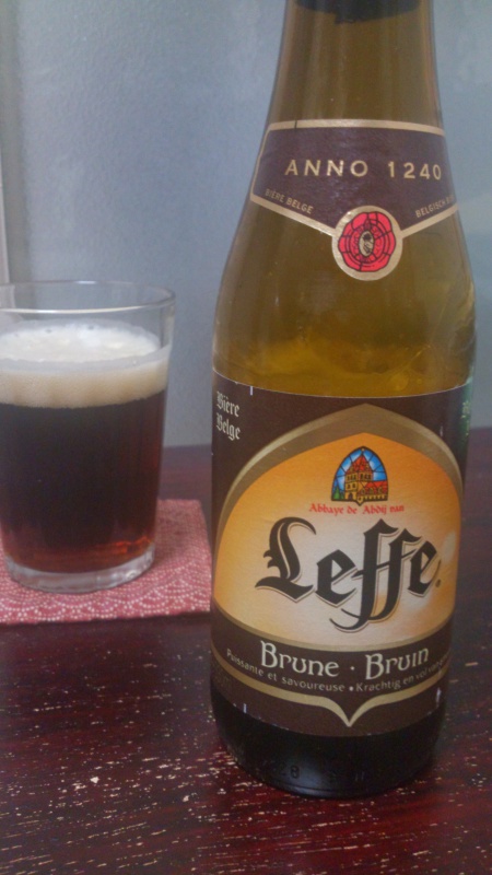 ベルギーのビール Leffe Bruneを飲んでみる