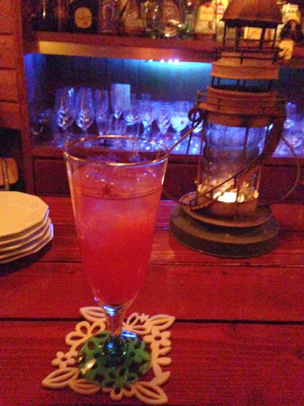 名古屋のバー Bar CREW’S QUARTERSでテキーラベースのスプモーニを飲んでみる