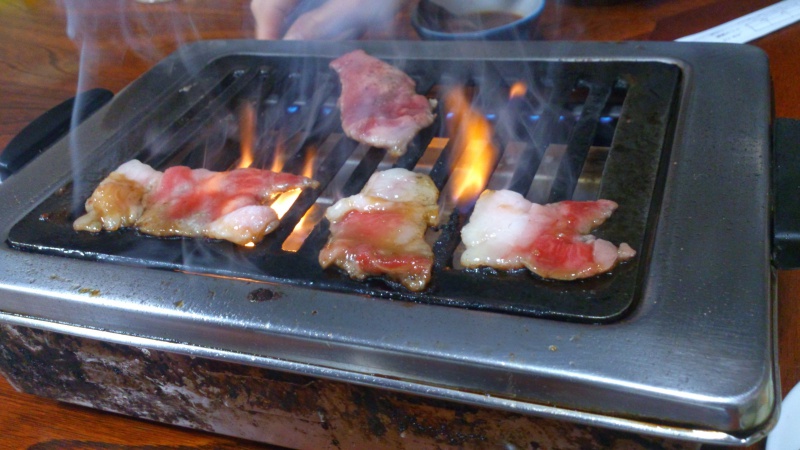 地元の焼肉屋でカルビとラーメンを食べてみる