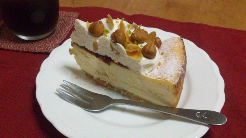 名古屋のカフェ wildflowerのヘーゼルナッツとアーモンドの濃厚チーズケーキを食べてみる