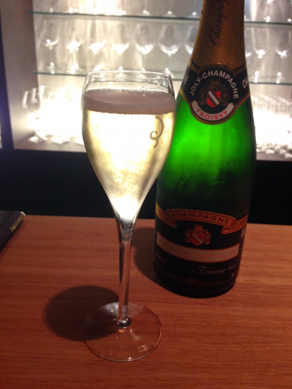 名古屋のバー Le Collierdorで一杯飲んでみる