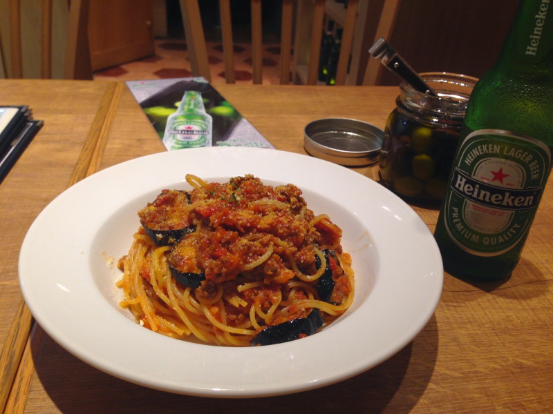 Piatto Biancoでパスタを食べながらキンキンに冷えたハイネケンを飲んでみる