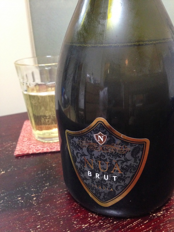 イタリアのスパクリングワイン Nua Brutを飲んでみる