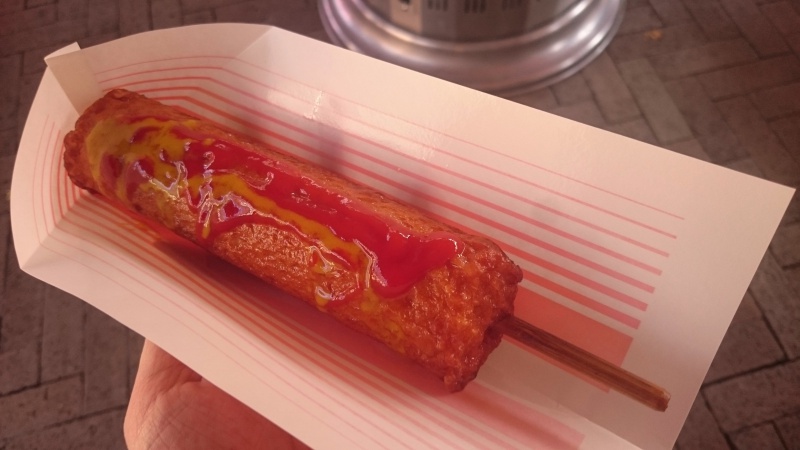 なばなの里の露店で売ってるうま天ドックを食べてみる
