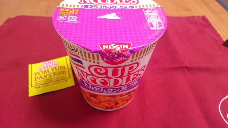 日清カップヌードルのトムヤムクンヌードルを食べてみる