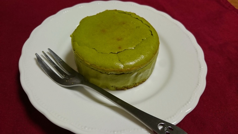 名古屋のケーキ屋 Sweet Of Oregonの木箱に入ったチーズケーキの抹茶を食べてみる