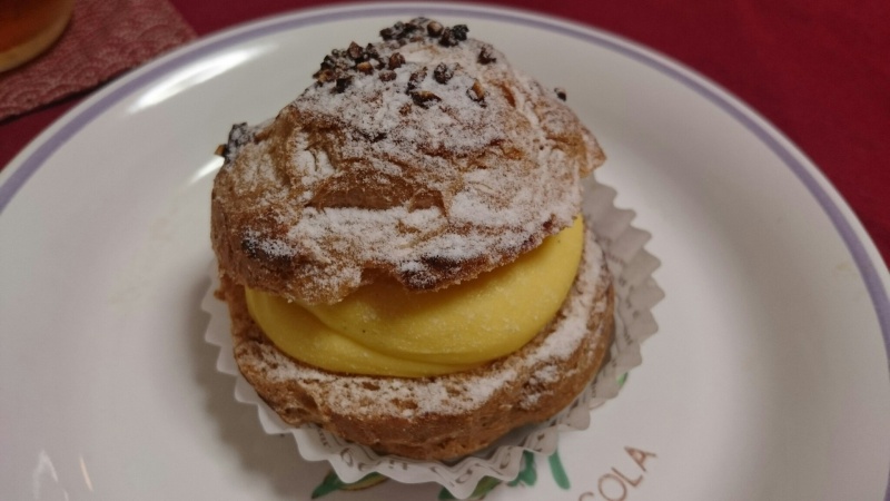 名古屋のケーキ屋 La fabrique du sourireのシューアラクレームを食べてみる