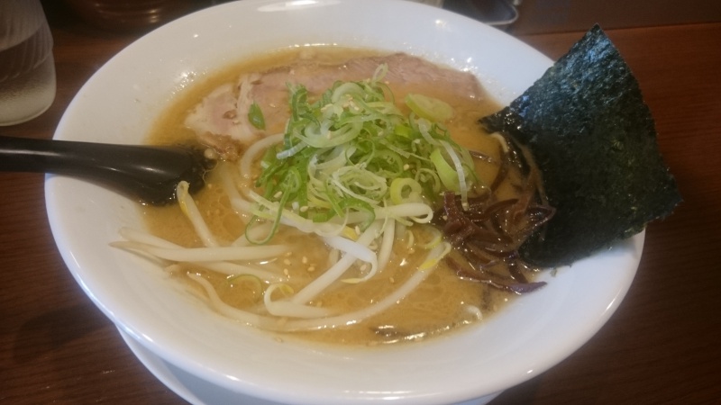 豊田市のラーメン屋 細麺屋くわとろの醤油豚骨らーめんを食べてみる