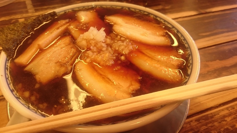 愛知県のラーメン屋 麺屋 よこじで肉盛り三河ブラックを食べてみる