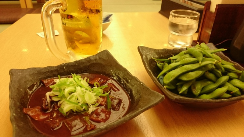 中部国際空港セントレアにあるレストラン 風々茶屋でどて煮とえだ豆をつまみに一杯飲んでみる