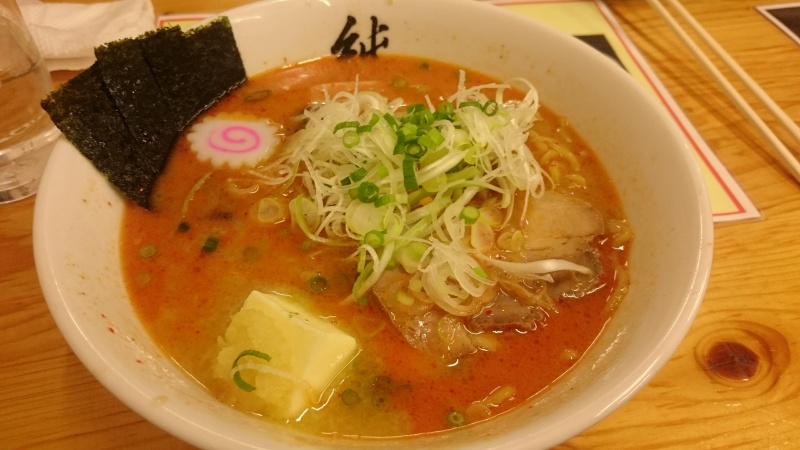 豊田市のラーメン屋 じゅんちゃんラーメンで”辛みそにんにくバターラーメン”と”塩ソーキ”と”しょうゆソーキ”を食べてみる