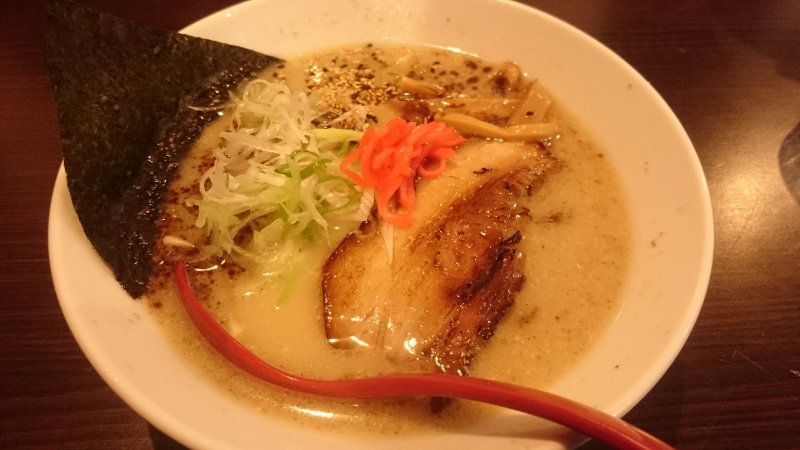 豊田市のラーメン屋 麺屋 八丸の”柚子香る塩豚骨ラーメン”を食べてみる