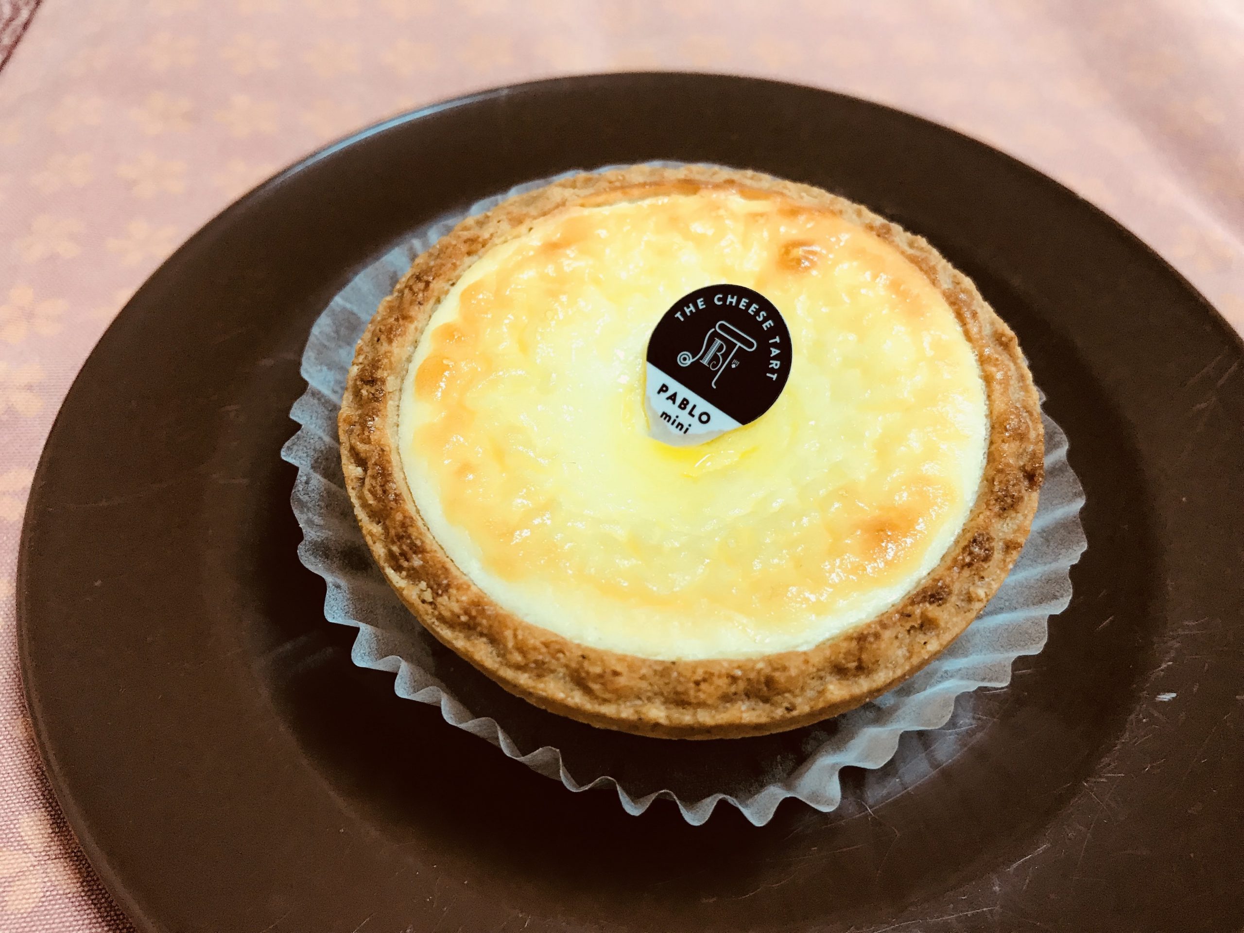 愛知のケーキ屋 焼きたてチーズタルト専門店 PABLO miniのパブロミニ プレーンを食べてみる