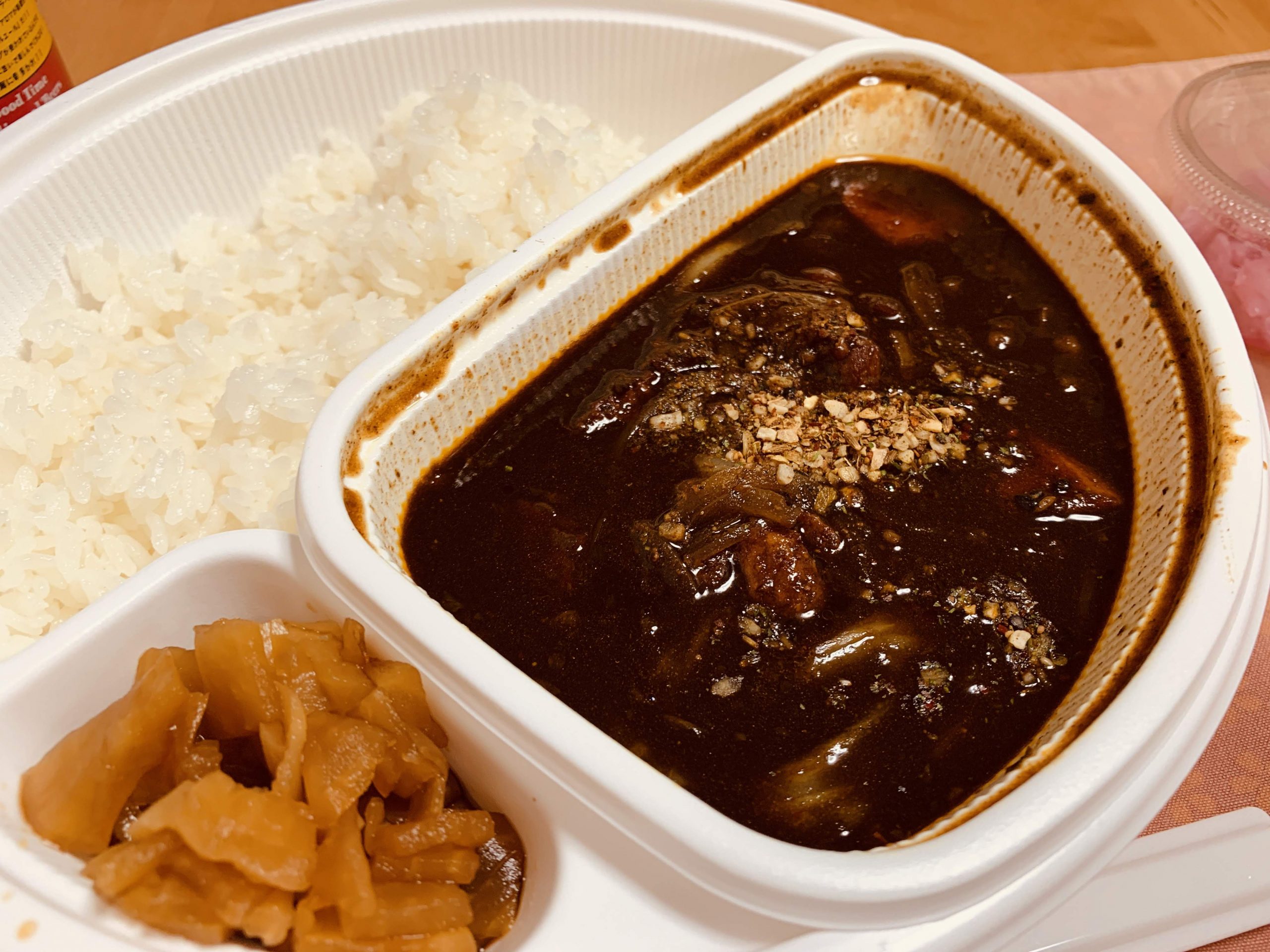 CoCo壱番屋の”大人のスパイスカレー THEローストチキン”を食べてみる