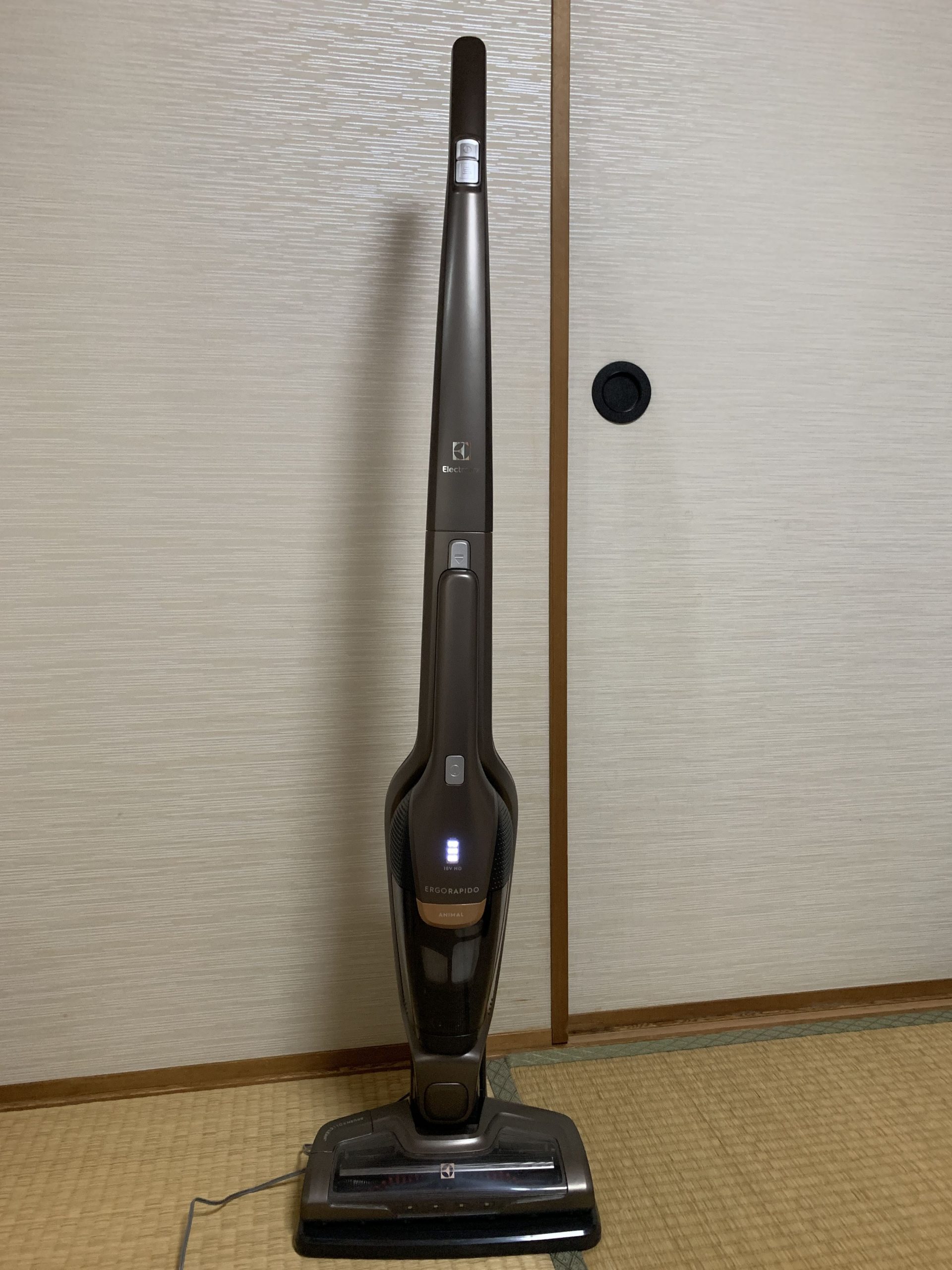 Electroluxのハンディな掃除機  エルゴラピード リチウム プラチナ ZB3323PLを買ってみる