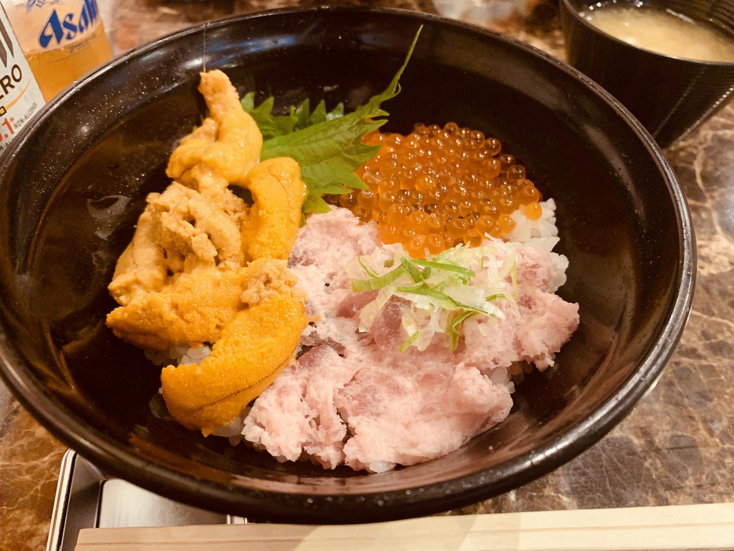 福井県敦賀市の日本海さかな街にある鮮旬処 よって家でうに・いくら・ねぎとろ丼を食べてみる