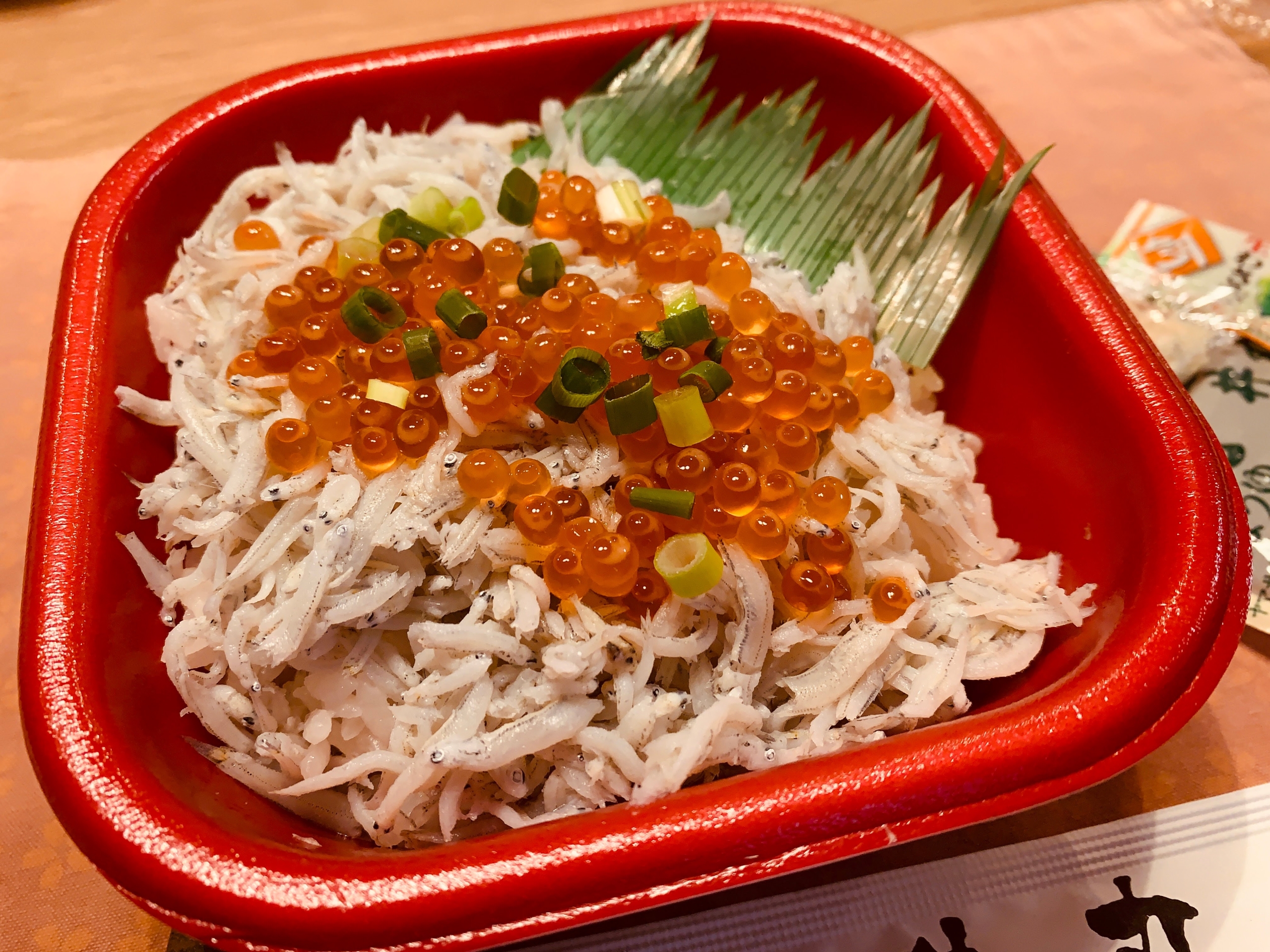 魚市 丼丸の”いくらしらす丼”をテイクアウトして食べてみる