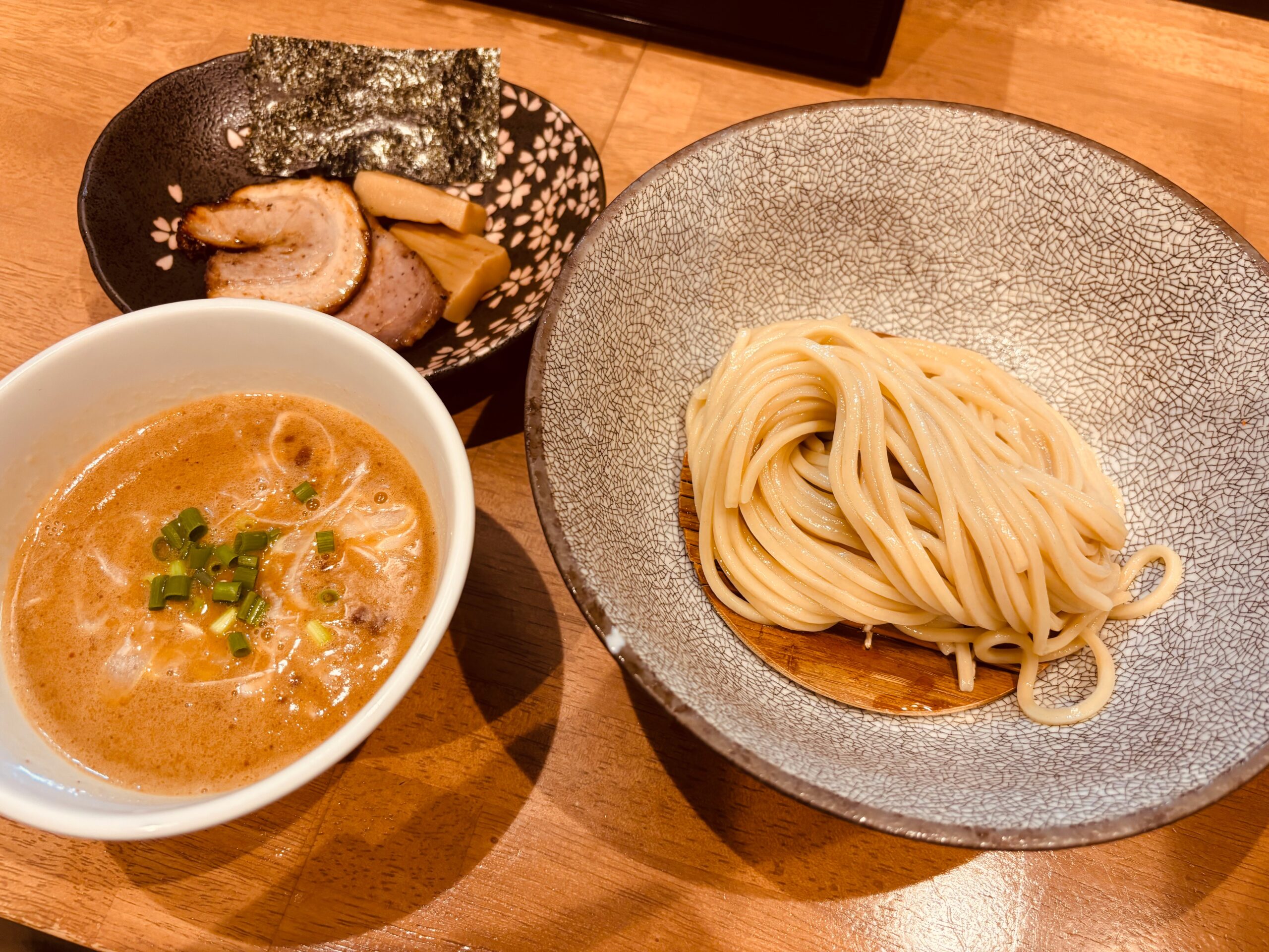 岐阜市のラーメン屋 麺処 湯咲で”濃厚醤油つけ麺(こってり)”を食べてみる